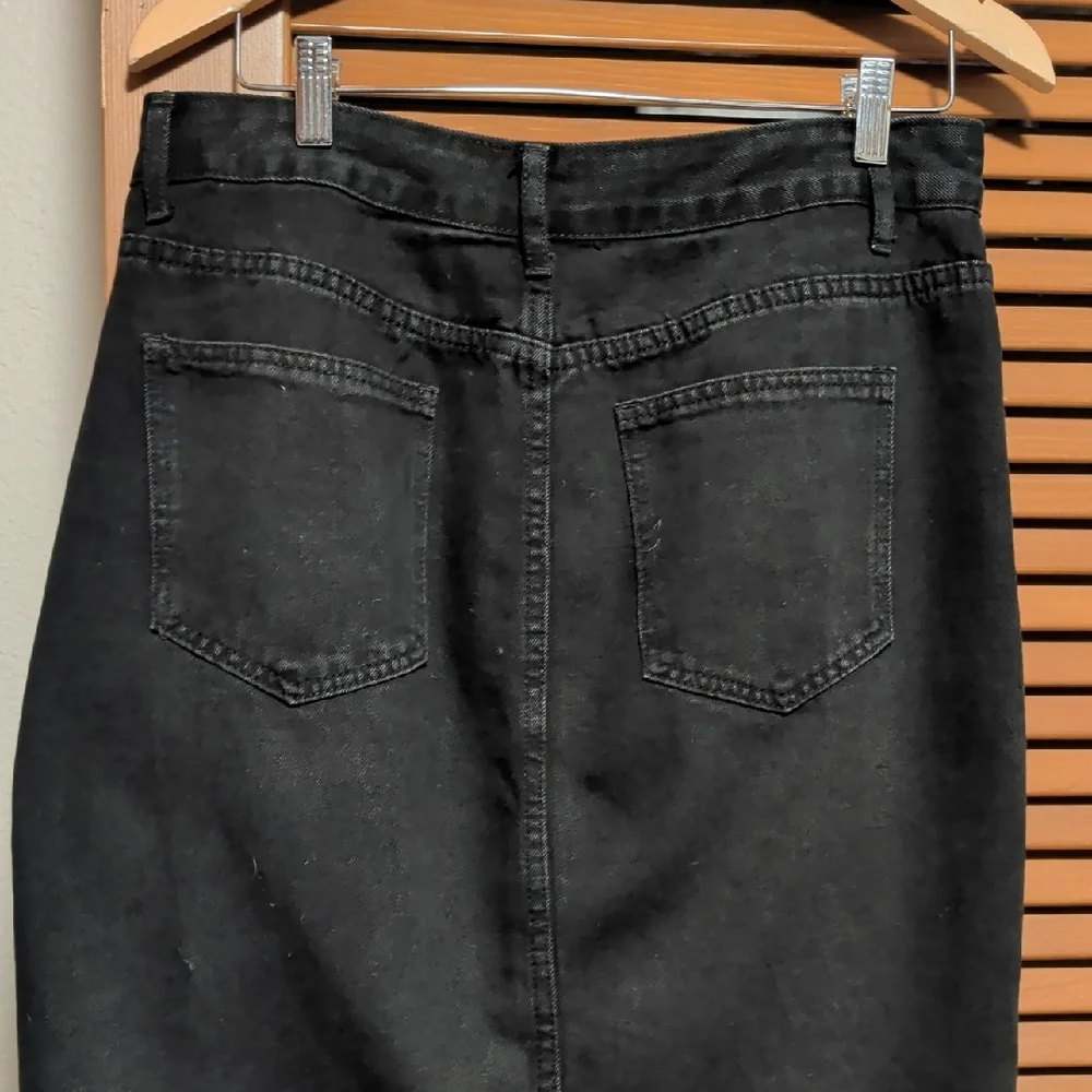 Midi Black Denim Skirt with Stretch And Side Slit